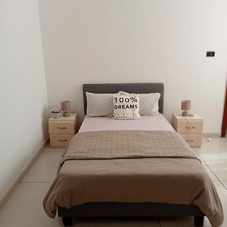 Apartamento Tricia'S Place - One Family At A Time Acra Exterior foto