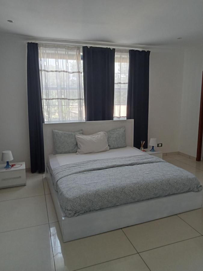 Apartamento Tricia'S Place - One Family At A Time Acra Exterior foto