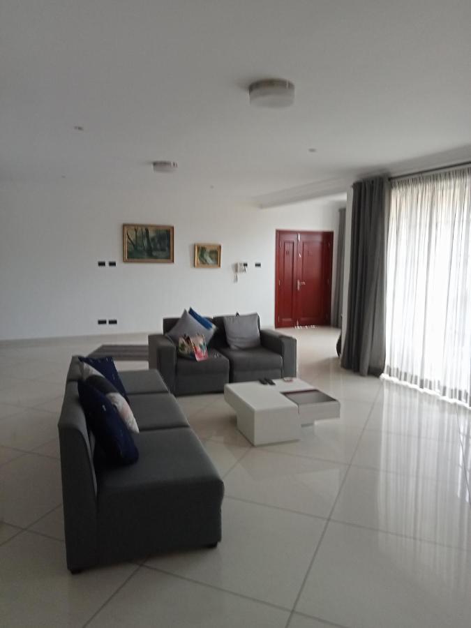 Apartamento Tricia'S Place - One Family At A Time Acra Exterior foto
