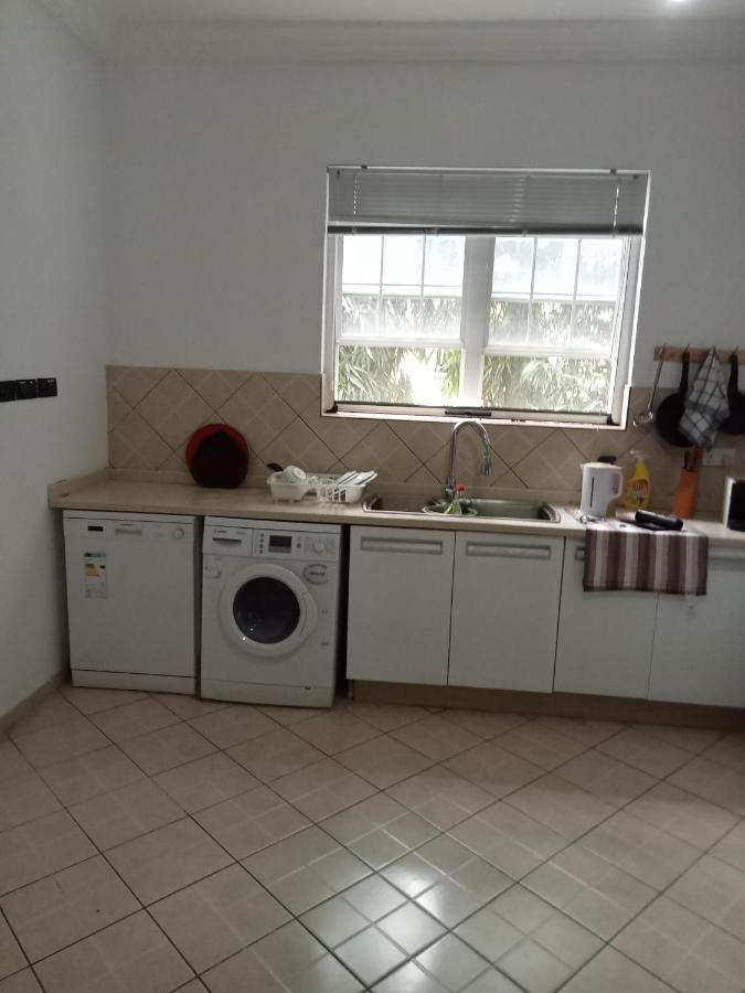 Apartamento Tricia'S Place - One Family At A Time Acra Exterior foto